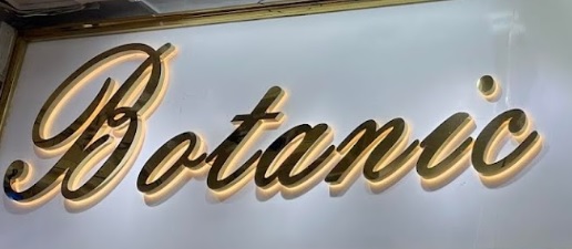 Electric hair: Botanic Salon