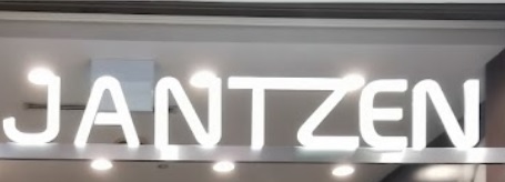 Hair Colouring: Jantzen Salon